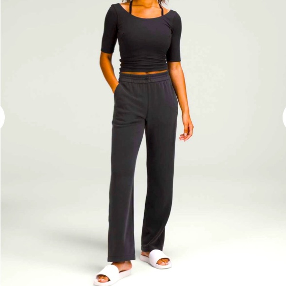 Lululemon black softstream high rise pants. Sz 16.